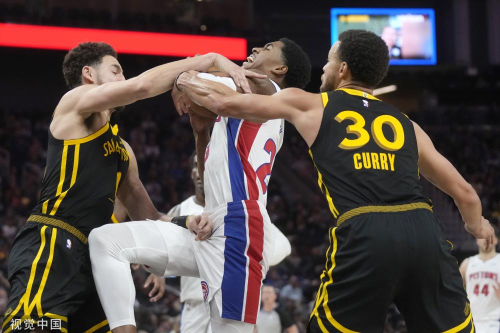 位球争夺中 位球争夺中